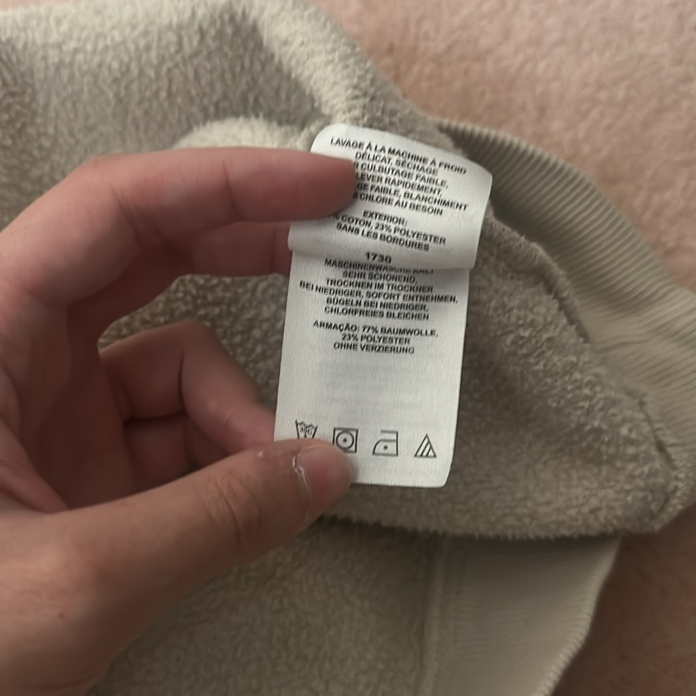 Columbia Cream Colored Men’s Crewneck Pullover Sweatshirt - Picture 7 of 7